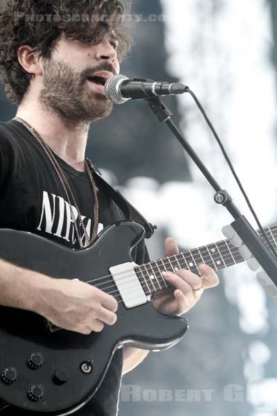 FOALS - 2010-08-27 - SAINT CLOUD - Domaine National - Scene de la Cascade - Yannis Philippakis